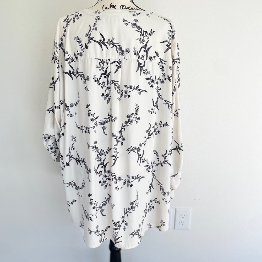 Torrid Harper Blouse Floral Black ivory size 5xl Smocked V neck Aesthetic core - Picture 15 of 15